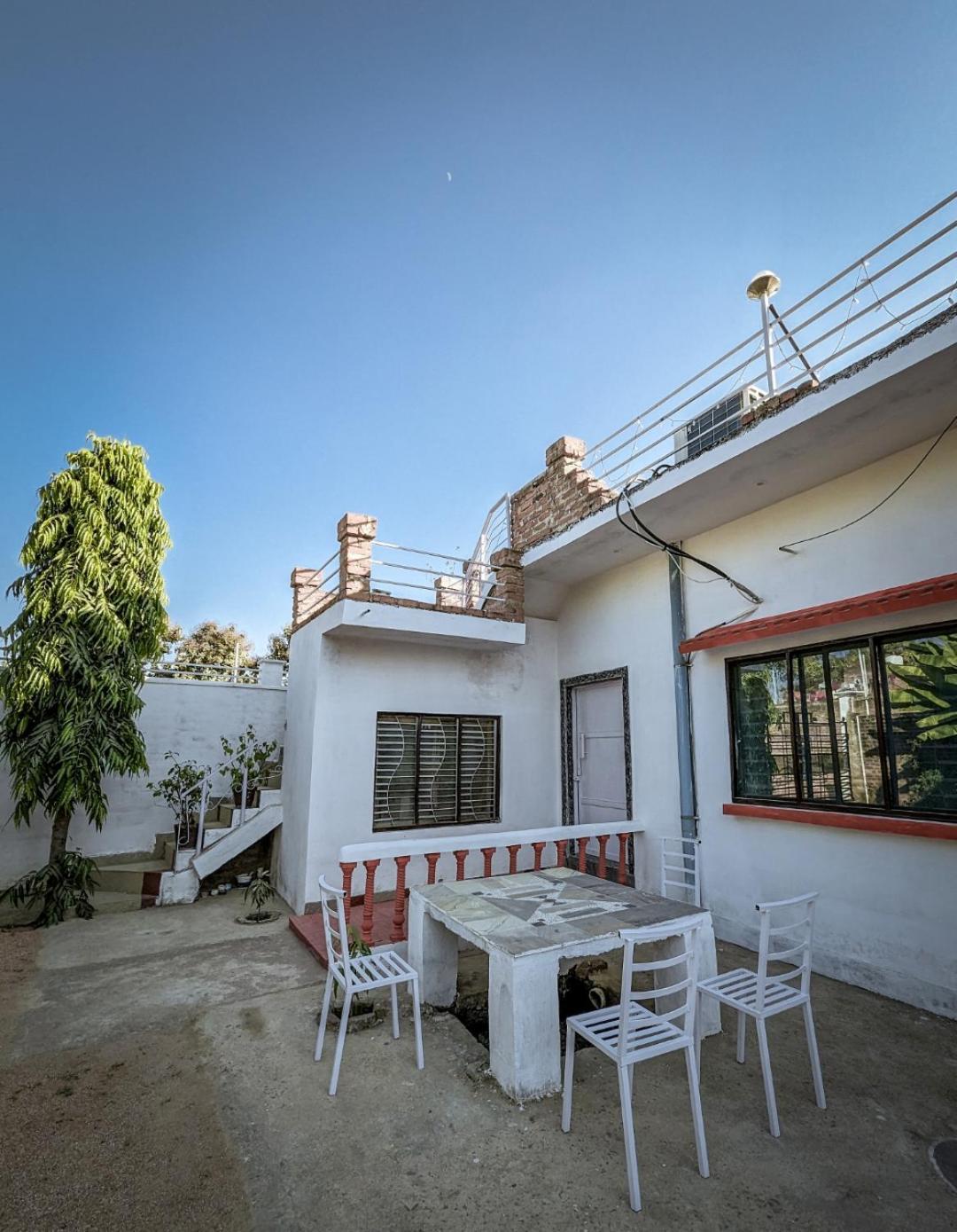 Eastern Gate Homestay Khajuraho Ruang foto