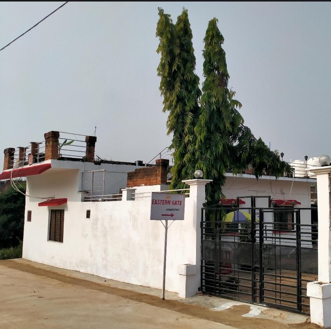 Eastern Gate Homestay Khajuraho Bagian luar foto